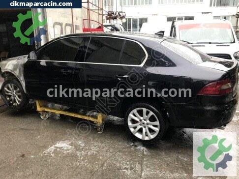 Skoda Superb Arka Travers çıkma parça