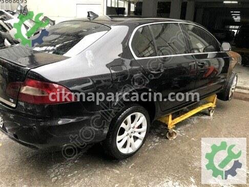 Skoda Superb Arka Travers 5N0505235 çıkma parça
