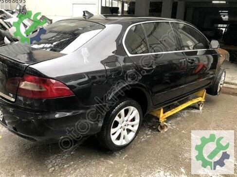 Skoda Superb Arka Travers 5N0505235 çıkma parça