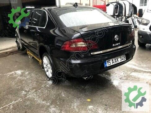 Skoda Superb Arka Travers 5N0505235 çıkma parça