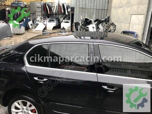Skoda Superb Sağ Arka Kapı 3T5833056 çıkma parça