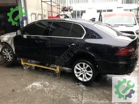 Skoda Superb Sağ Arka Kapı 3T5833056 çıkma parça