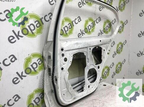 Skoda Superb Sağ Arka Kapı 3T5833056 çıkma parça