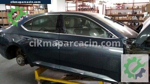 Skoda Superb Sağ Arka Kapı çıkma parça