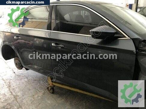 Skoda Superb Sağ Ön Kapı çıkma parça