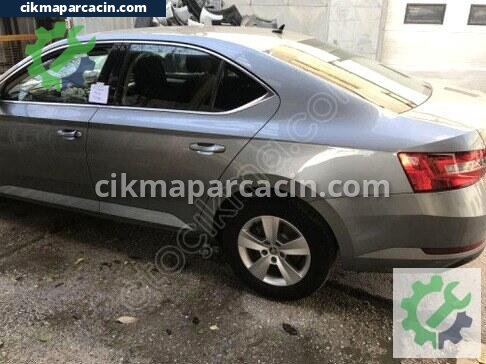 Skoda Superb Arka Travers çıkma parça