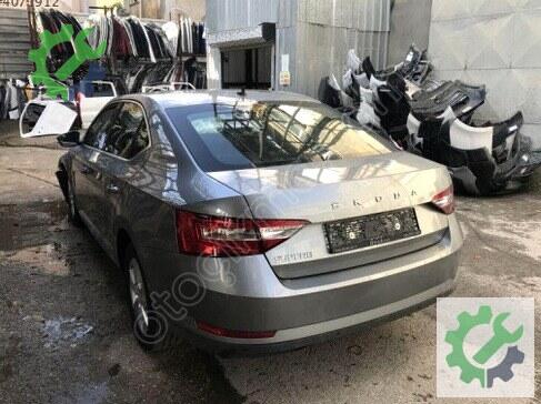 Skoda Superb Arka Travers 3Q0505235Q çıkma parça