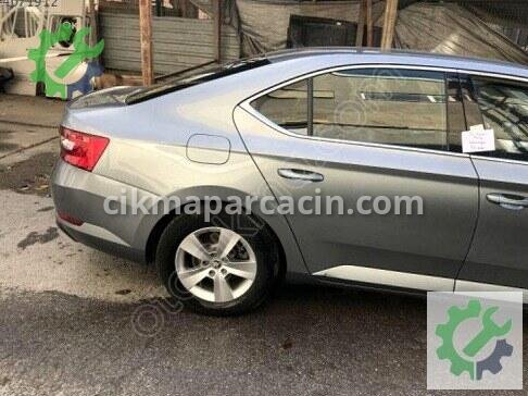 Skoda Superb Arka Travers 3Q0505235Q çıkma parça