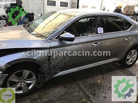 Skoda Superb Ön Cam 3V0845011AH çıkma parça