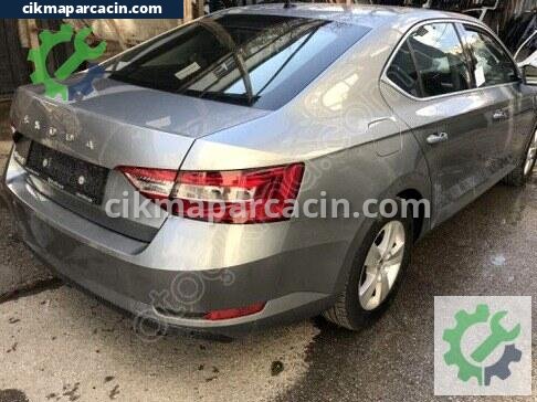 Skoda Superb Sağ Arka Çamurluk çıkma parça
