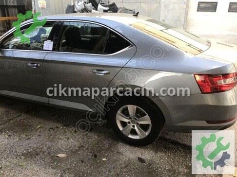Skoda Superb Sağ Arka Çamurluk 3V5809602C çıkma parça