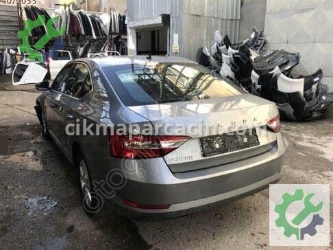 Skoda Superb Sağ Arka Çamurluk 3V5809602C çıkma parça