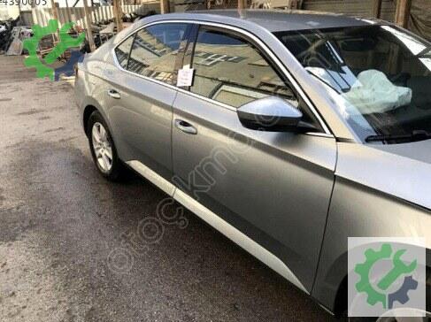 Skoda Superb Sağ Arka Çamurluk 3V5809602C çıkma parça