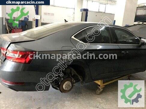 Skoda Superb Sağ Arka Çamurluk çıkma parça