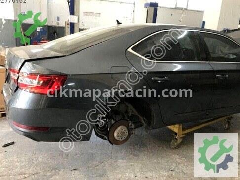 Skoda Superb Sağ Arka Çamurluk 3V5809602C çıkma parça