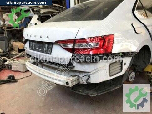 Skoda Superb Sağ Arka Çamurluk çıkma parça