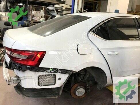 Skoda Superb Sağ Arka Çamurluk 3V5809602C çıkma parça