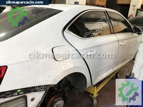 Skoda Superb Sağ Arka Kapı çıkma parça