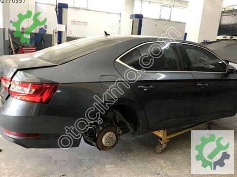 Skoda Superb Sağ Arka Kapı 3V5833052 çıkma parça