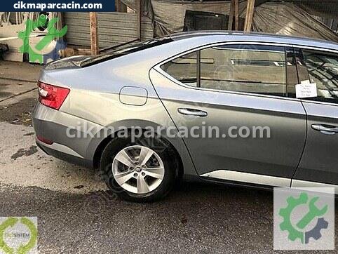 Skoda Superb Sağ Arka Kapı çıkma parça
