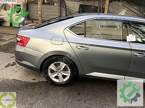Skoda Superb Sağ Arka Kapı çıkma parça