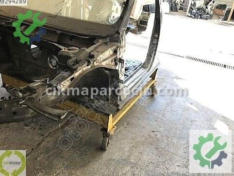 Skoda Superb Sağ Kapı Sacı 3V0810126A çıkma parça