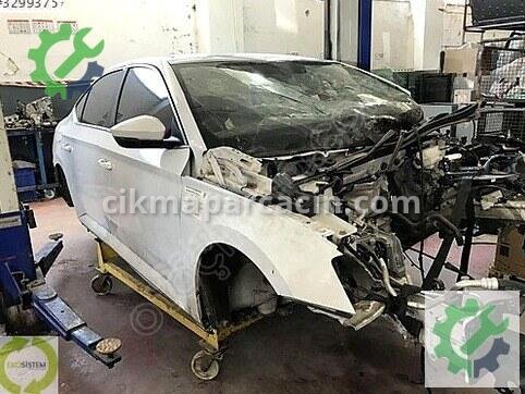 Skoda Superb Sağ Ön Çamurluk 3V5809602C çıkma parça