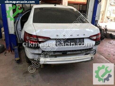 Skoda Superb Sol Arka Çamurluk çıkma parça