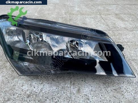 Skoda Superb Sağ Ön Far çıkma parça