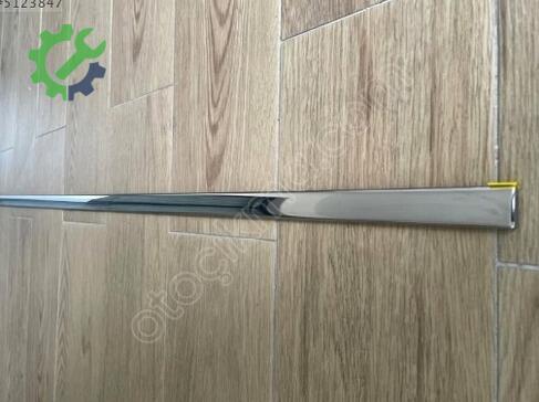 Skoda Superb Kapı Çıtası 3T0853515 çıkma parça