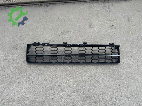Skoda Superb Tampon Izgarası çıkma parça