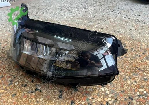Volkswagen Transporter Sağ Ön Far 7TG941036T çıkma parça