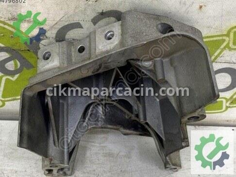 Volkswagen Golf Kulak 04E199275F çıkma parça