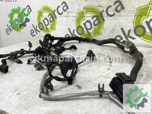 Volkswagen Golf Motor Tesisatı 04E972627EJ çıkma parça