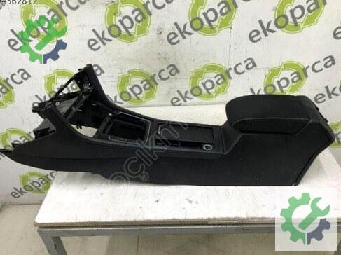 Volkswagen Golf Orta Konsol 5G1863241BE çıkma parça