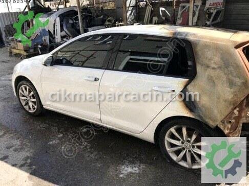 Volkswagen Golf Sağ Ön Çamurluk 5G0810136 çıkma parça