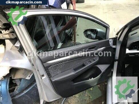 Volkswagen Golf Sol Ön Kapı çıkma parça