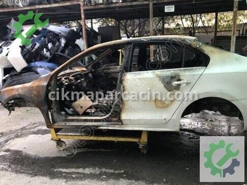 Volkswagen Jetta Arka Tampon 5C6807421 çıkma parça