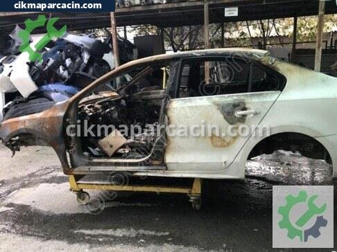 Volkswagen Jetta Sol Arka Çamurluk çıkma parça