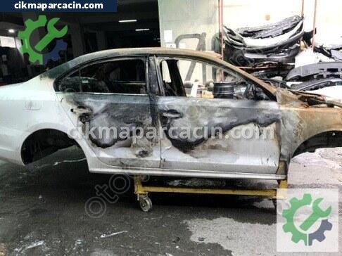 Volkswagen Jetta Sağ Ön Çamurluk çıkma parça