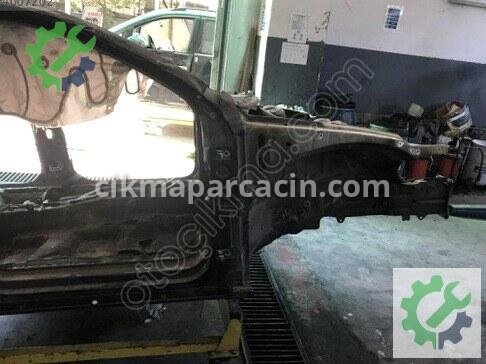 Volkswagen Passat Sağ Ön Çamurluk 3G0810136 çıkma parça