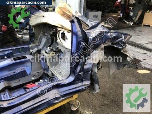 Volkswagen Polo Sağ Ön Çamurluk çıkma parça