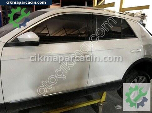 Volkswagen T-Roc Sol Arka Çamurluk çıkma parça