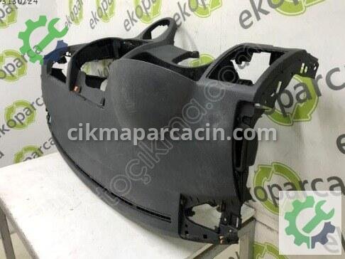 Volkswagen Transporter Torpido 7H1857003 çıkma parça