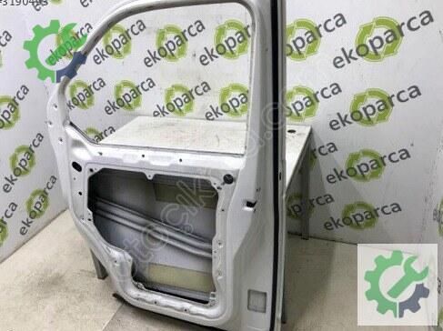Volkswagen Transporter Sağ Ön Kapı 7E0831056 çıkma parça