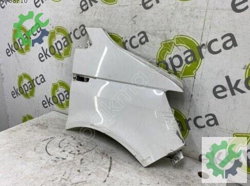 Volkswagen Transporter Sağ Ön Çamurluk 7E0821102 çıkma parça