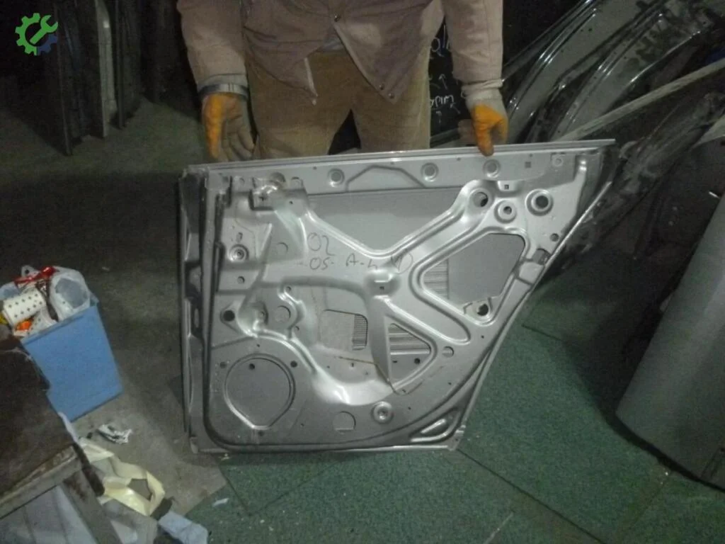Audi A4 Sağ Arka Kapı çıkma parça