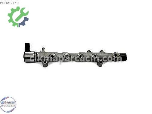 Volkswagen Passat Enjektör Kütüğü 03N130093B çıkma parça