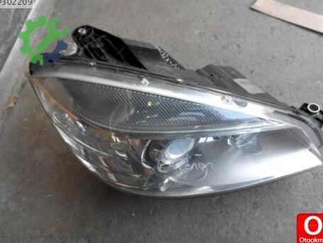 Mercedes-Benz C Serisi Far (Sağ) çıkma parça
