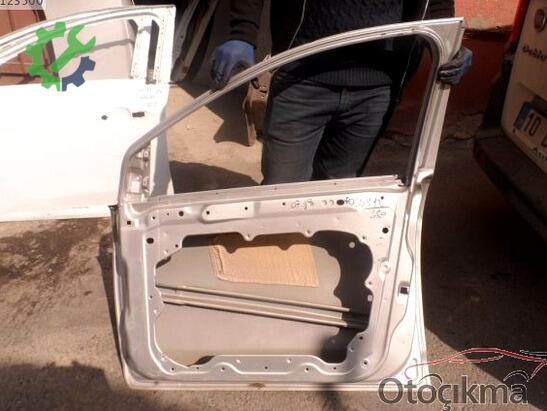 Ford Focus Kapı (Arka Sağ) çıkma parça